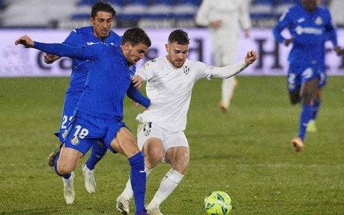 使他在场上 使他在场上